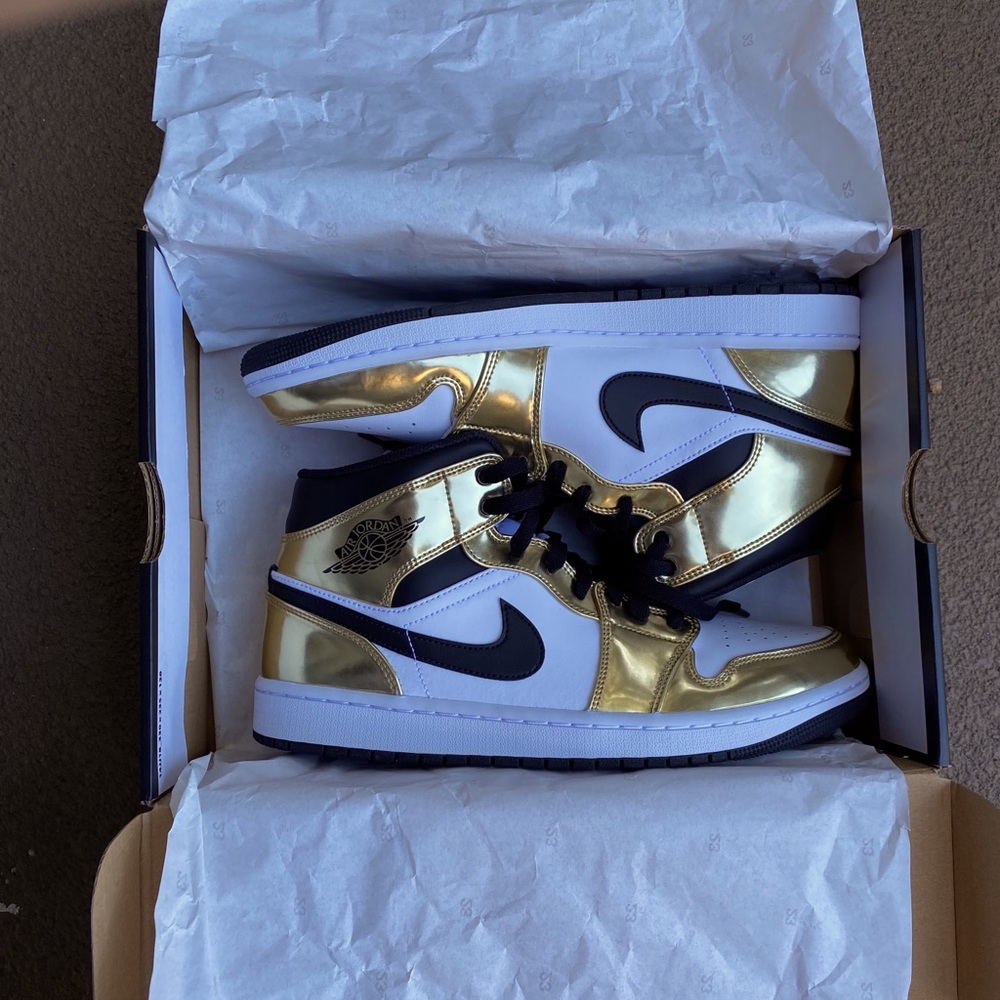 10.5 Metallic gold Jordan 1 SE